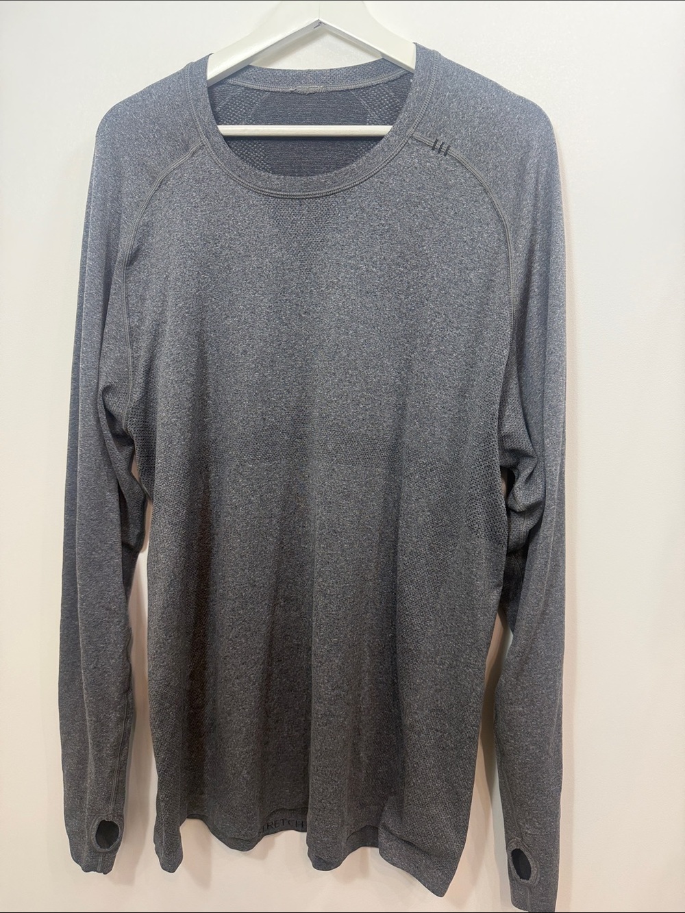 Lululemon Men’s Metal Vent tech long sleeve shirt size XL. Gray.